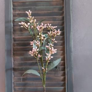 Eucalyptus kunst tak met kleine roze vruchtjes, van het merk Brynxz.