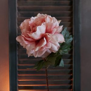 Pioenroos zijdenbloem met een grote bloem in een oud roze kleur, van het merk Brynxz.