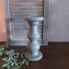 Baluster kandelaar van aardewerk in een beton grijze kleur, van het merk Brynxz uit de serie Majestic Vintage.