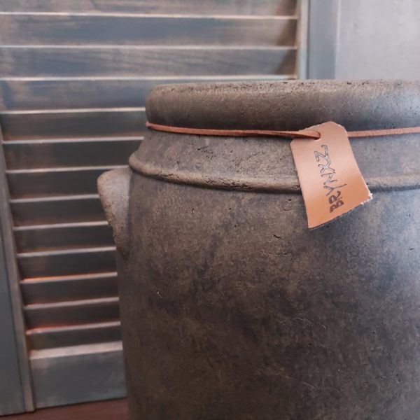 Grote pot van aardewerk in een warm bruine kleur, van het merk Brynxz uit de serie Majestic Brown.