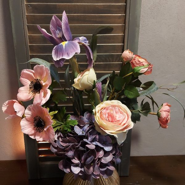 Compleet boeket zijdenbloemen in paarse en roze kleurtinten. Exclusief verkrijgbaar bij Creatieve Decoraties Voor Jou.