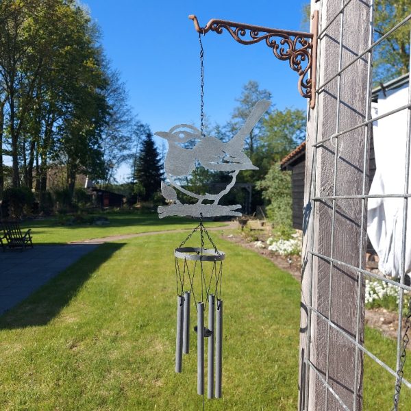 Windgong van metaal met 5 pijpjes, voorzien van een decoratieve vogel. Van het merk Countryfield.