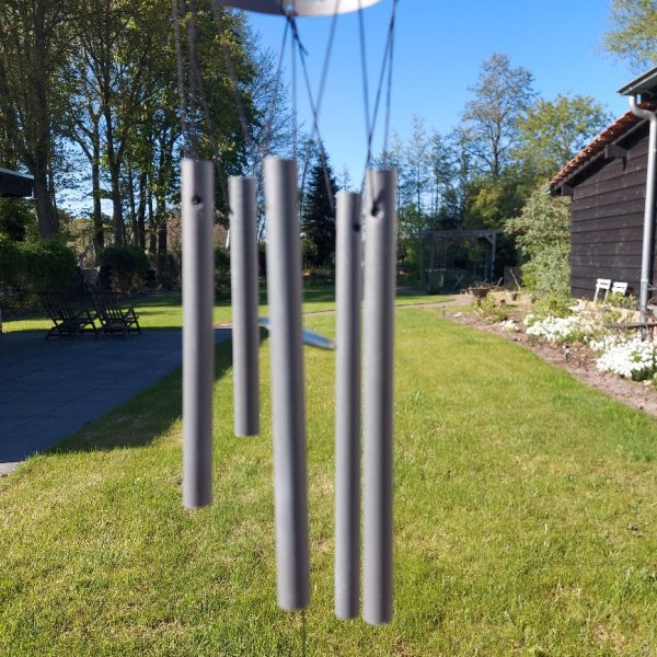 Windgong van metaal met 5 pijpjes, voorzien van een decoratieve vogel. Van het merk Countryfield.
