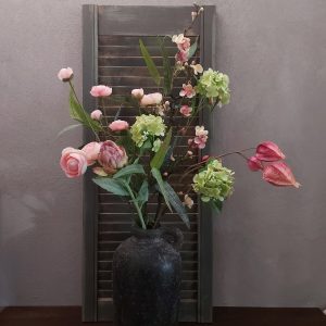 Boeket zijden bloemen in zachte lente kleuren. Exclusief verkrijgbaar bij Creatieve Decoraties voor Jou.
