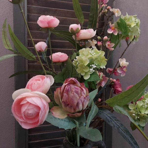 Boeket zijden bloemen in zachte lente kleuren. Exclusief verkrijgbaar bij Creatieve Decoraties voor Jou.