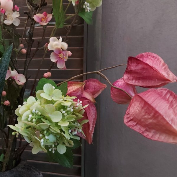 Boeket zijden bloemen in zachte lente kleuren. Exclusief verkrijgbaar bij Creatieve Decoraties voor Jou.