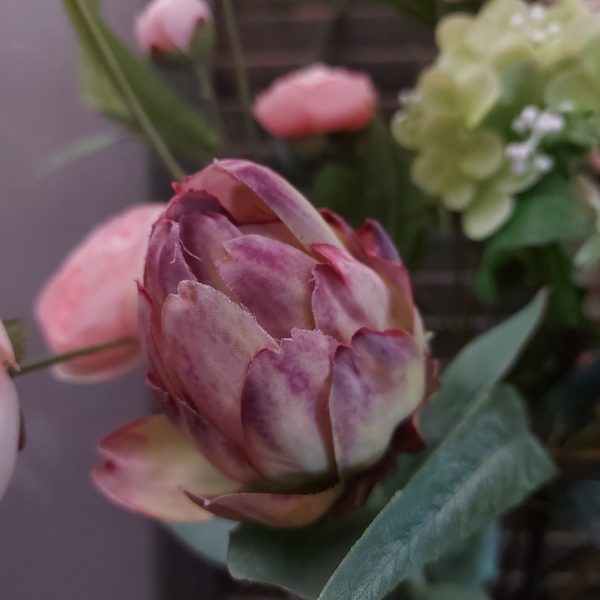 Boeket zijden bloemen in zachte lente kleuren. Exclusief verkrijgbaar bij Creatieve Decoraties voor Jou.