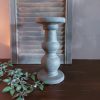 Baluster kandelaar van aardewerk in een beton grijze kleur, van het merk Brynxz uit de serie Majestic Vintage.
