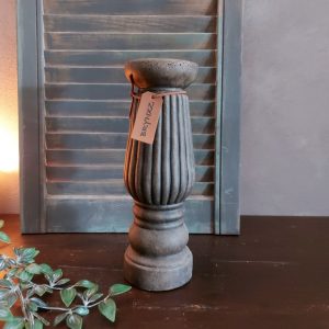 Baluster kandelaar van aardewerk in een warm bruine kleur, van het merk Brynxz uit de serie Majestic Brown.