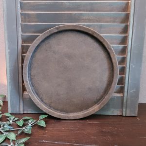 Platte schaal van aardewerk in een warm bruine kleur, van het merk Brynxz uit de serie Majestic Brown.