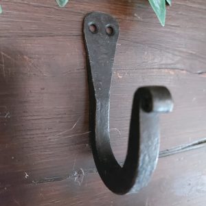 Ophanghaak voor aan de wand van smeedijzer van het merk Brynxz.