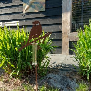 Decoratieve regenmeter van cortent staal met een vogel, van het merk Countryfield.