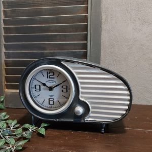 Tafelklok in het model van een retro radio, van het merk Countryfield.