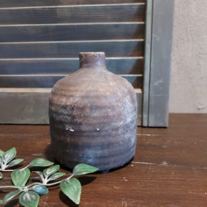 Fles van aardewerk in een bruine kleur, van het merk Countryfield.
