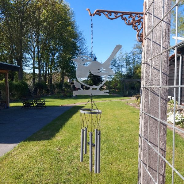 Windgong van metaal met 5 pijpjes, voorzien van een decoratieve vogel. Van het merk Countryfield.
