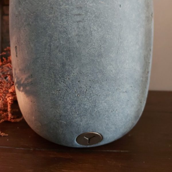 Pot van aardewerk in een grijze betonlook, van het merk Brynxz uit de serie Majestic Vintage.