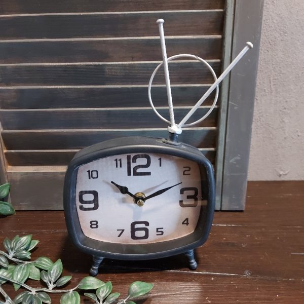 Tafelklok in het model van een retro tv, van het merk Countryfield.