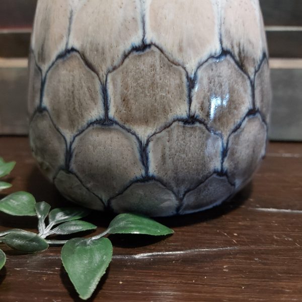 Bloempot van aardewerk met glazuur in grijstinten, van het merk Countryfield.