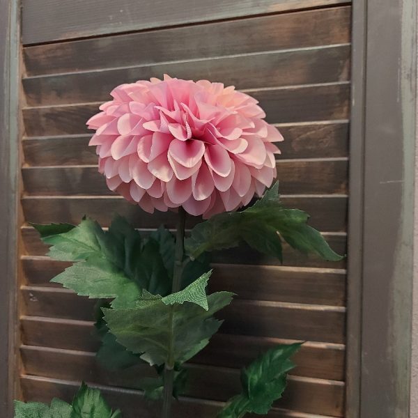 Roze Chrysant kunstbloem met een grote bloem, van het merk Brynxz.