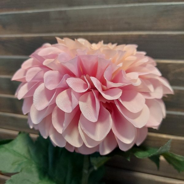Roze Chrysant kunstbloem met een grote bloem, van het merk Brynxz.