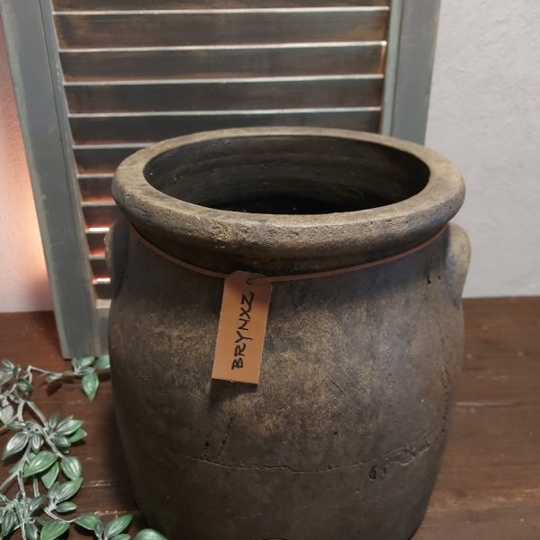 Bloempot van aardewerk in een warm bruine kleur, van het merk Brynxz uit de serie Majestic Brown