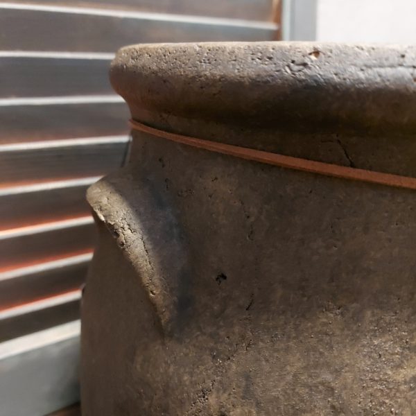 Bloempot van aardewerk in een warm bruine kleur, van het merk Brynxz uit de serie Majestic Brown