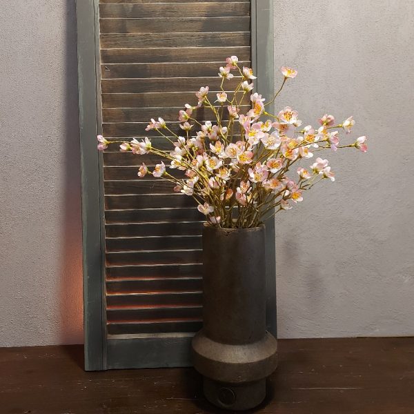 Bloemenvaas van aardewerk in een warm bruine kleur, van het merk Brynxz uit de serie Majestic Brown.