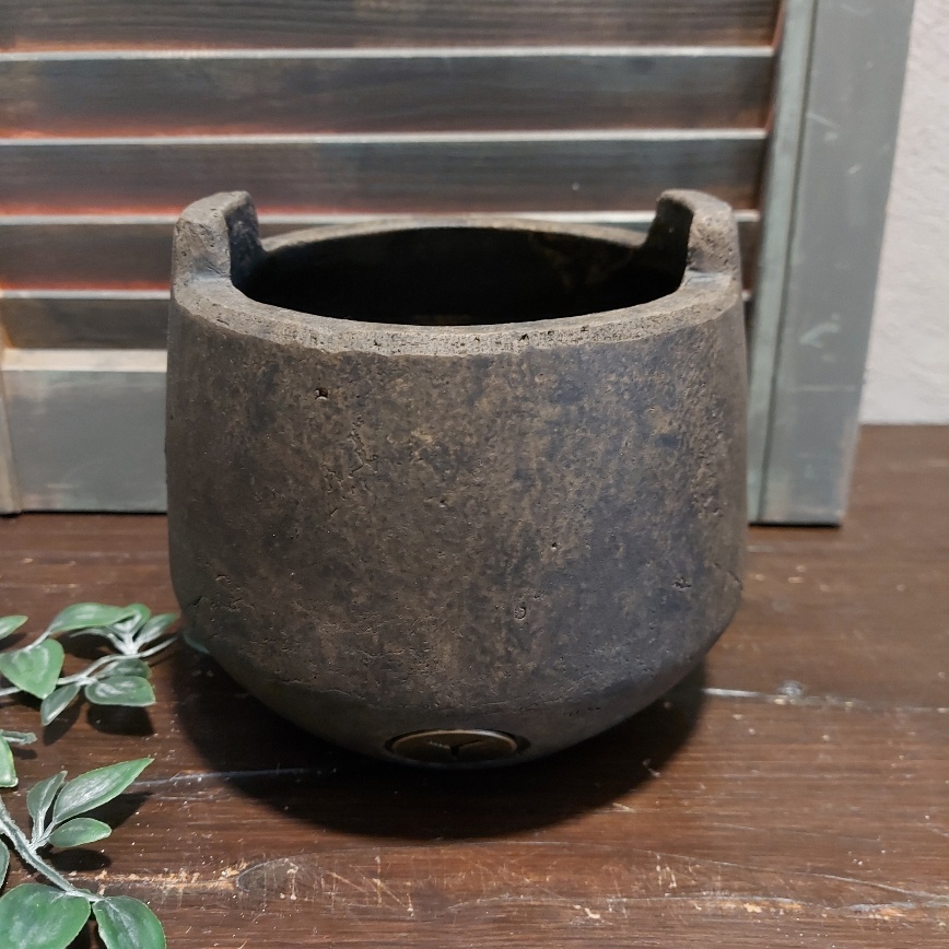 Bloempot van aardewerk in een warm bruine kleur, van het merk Brynxz uit de serie Majestic Brown.