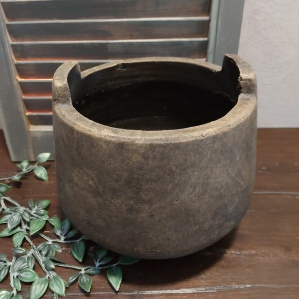 Bloempot van aardewerk in een donker bruine kleur, van het merk Brynxz uit de serie Majestic Brown.