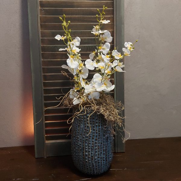Twijg met orchidee kunstbloemen in een witte kleur, van het merk Mansion Atmosphere.