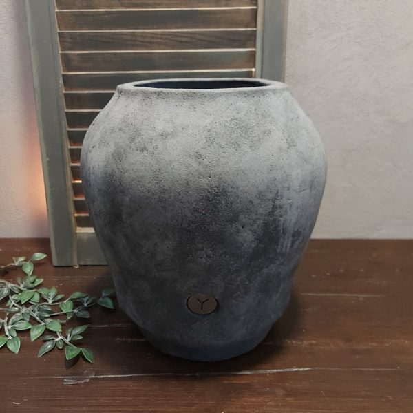 Grote bolvaas van aardewerk in een donker grijze kleur, van het merk Brynxz uit de serie Stone Black.