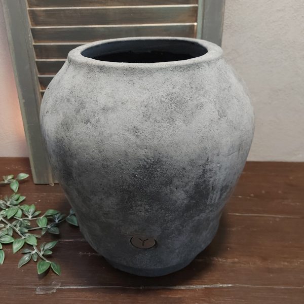 Grote bolvaas van aardewerk in een donker grijze kleur, van het merk Brynxz uit de serie Stone Black.