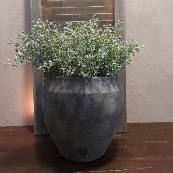 Bloempot van aardewerk in een mat grijze kleur, van het merk Brynxz uit de serie Stone Black.