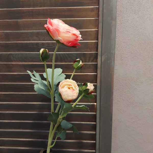 Ranonkel zijdenbloem in een zacht gele kleur, van het merk Mansion Atmosphere.