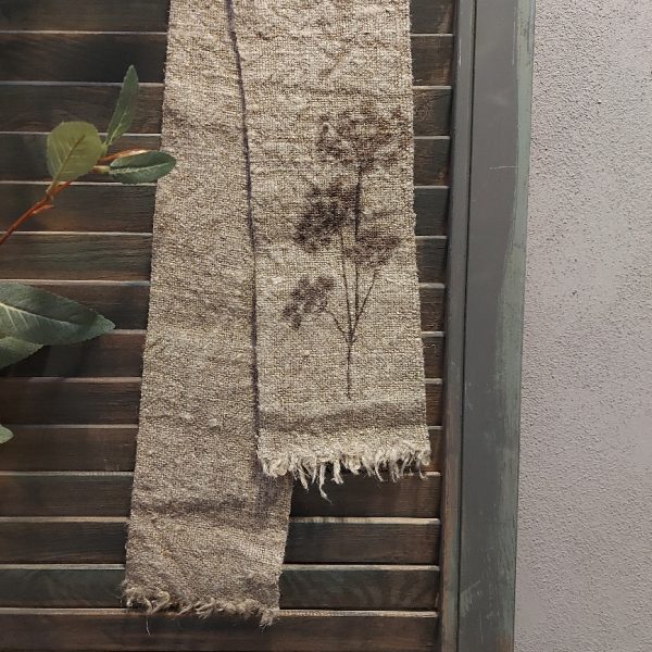 Lint van linnen shabby in een naturel kleur, met de afbeelding van een berenklauw.