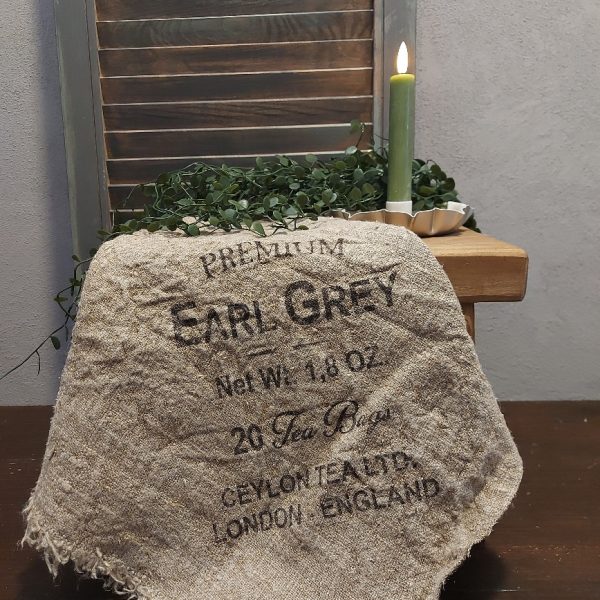 Shabby doek van naturel linnen met een tekst over thee.