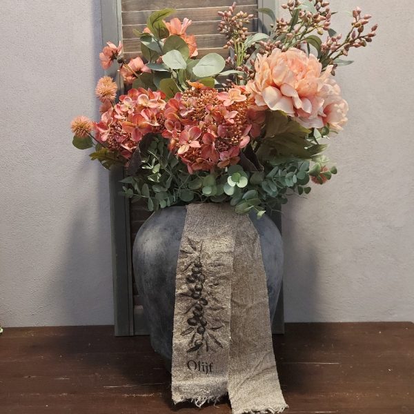Lint van linnen shabby in een naturel kleur, met de afbeelding van een olijftak.