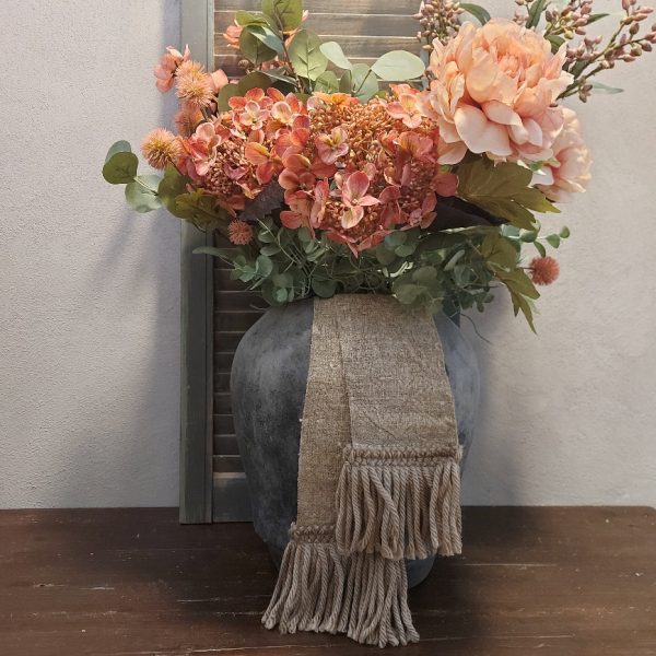 Lint van linnen shabby doek in een naturel kleur, met aan de onderzijde franjes.