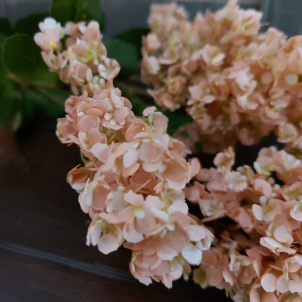 Pluimhortensia kunstbloem met 5 bloemtrossen in een zacht roze kleur, van het merk Brynxz.