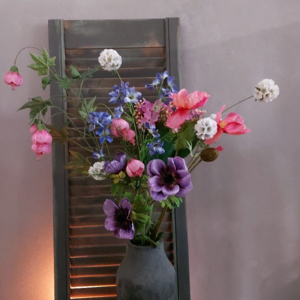 Compleet boeket zijden bloemen in frisse zomerkleuren. Exclusief verkrijgbaar bij Creatieve Decoraties voor Jou.