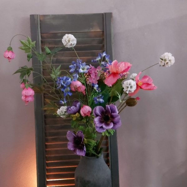 Compleet boeket zijden bloemen in frisse zomerkleuren. Exclusief verkrijgbaar bij Creatieve Decoraties voor Jou.