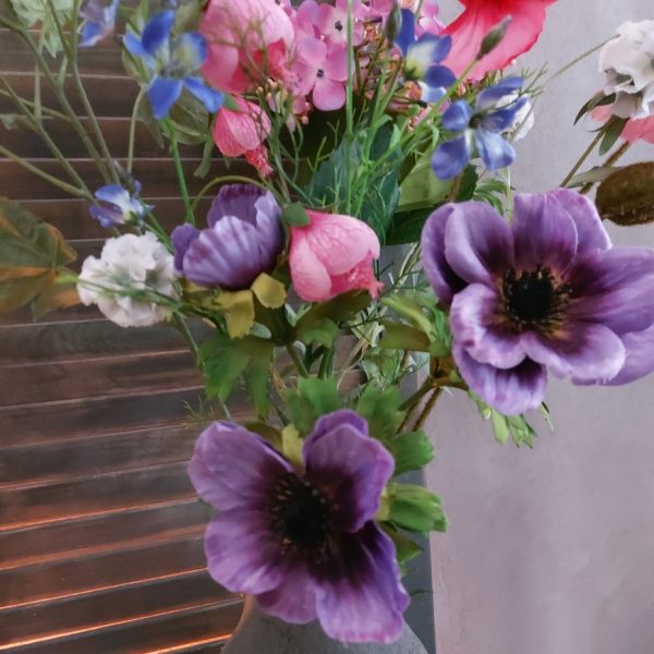 Compleet boeket zijden bloemen in frisse zomerkleuren. Exclusief verkrijgbaar bij Creatieve Decoraties voor Jou.