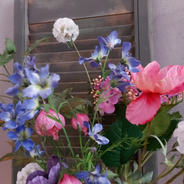 Compleet boeket zijden bloemen in frisse zomerkleuren. Exclusief verkrijgbaar bij Creatieve Decoraties voor Jou.