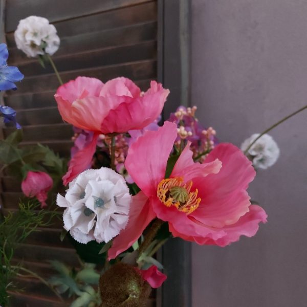 Compleet boeket zijden bloemen in frisse zomerkleuren. Exclusief verkrijgbaar bij Creatieve Decoraties voor Jou.