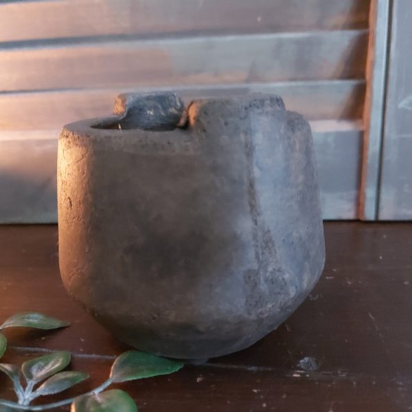 Ronde bloempot van aardewerk in een warm bruine kleur, van het merk Brynxz uit de serie Majestic Brown.