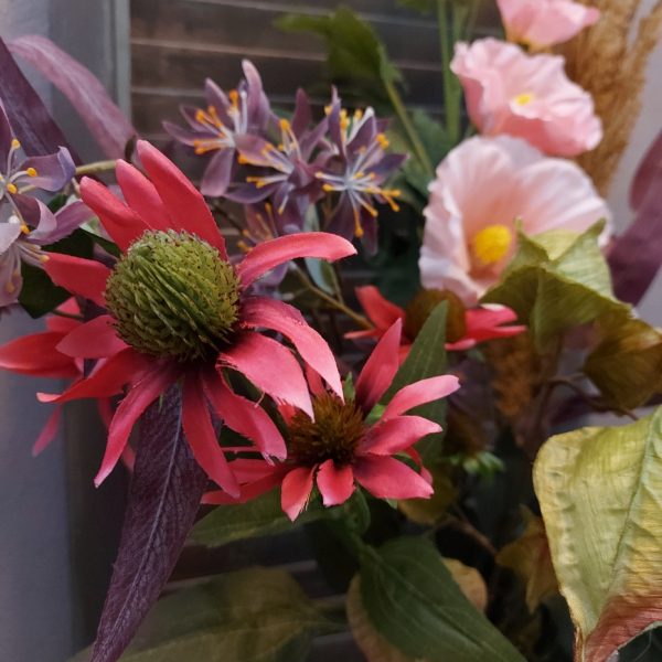 Compleet boeket zijden bloemen in frisse zomerkleuren. Exclusief verkrijgbaar bij Creatieve Decoraties voor Jou.