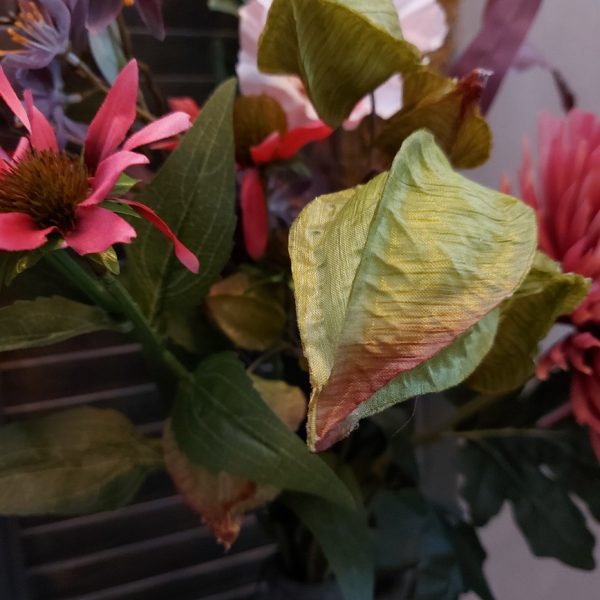 Compleet boeket zijden bloemen in frisse zomerkleuren. Exclusief verkrijgbaar bij Creatieve Decoraties voor Jou.