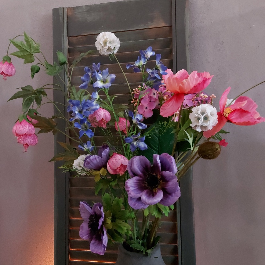 Compleet boeket zijden bloemen in frisse zomerkleuren. Exclusief verkrijgbaar bij Creatieve Decoraties voor Jou.