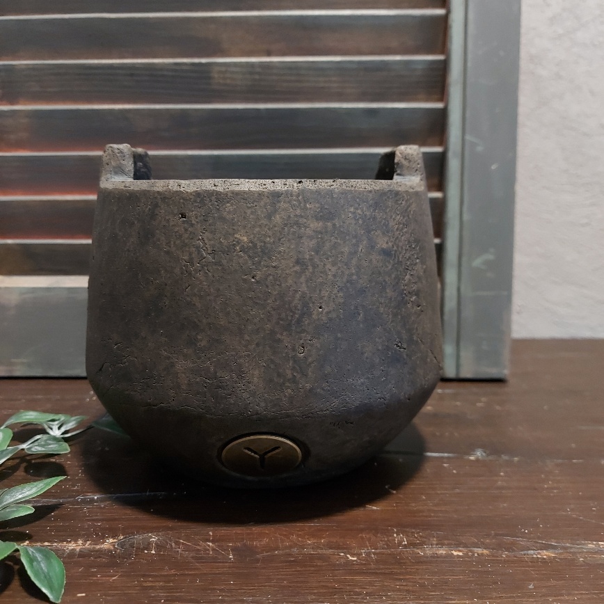 Bloempot van aardewerk in een warm bruine kleur, van het merk Brynxz uit de serie Majestic Brown.