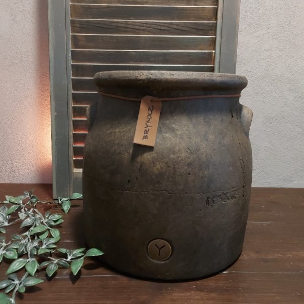 Bloempot van aardewerk in een warm bruine kleur, van het merk Brynxz uit de serie Majestic Brown.